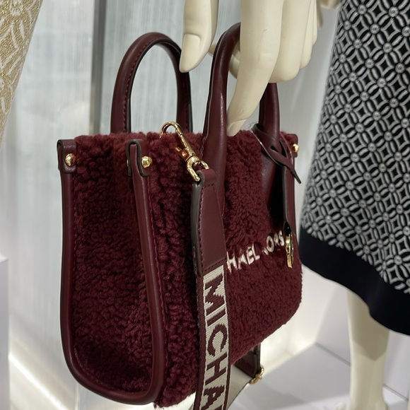 Michael Kors Mirella Extra-Small Sherpa XS SHOPPER XBODY
SHEARLING Crossbody TZ - Picture 5 of 16